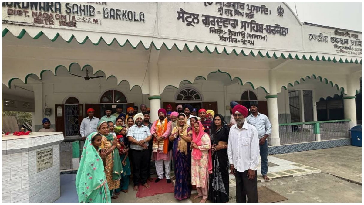 Delhi senior BJP leader offers prayer at Gurudwara for BJP’s Victory